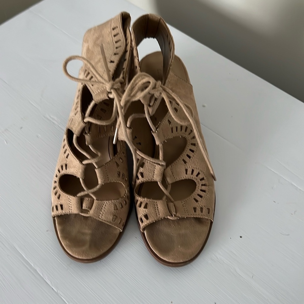 Mossimo sandals with heel